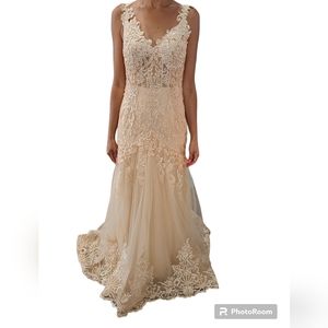 Champagne wedding dress size 6 long